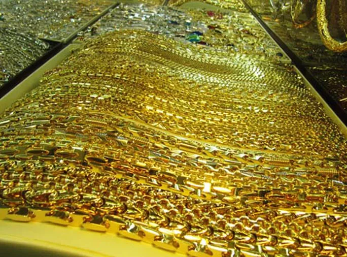 Giá vàng trên mốc 56 triệu đồng/lượng - Ảnh 1.