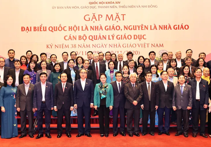 Chủ tịch Quốc hội tri ân các đại biểu Quốc hội là nhà giáo, cán bộ quản lý giáo dục - Ảnh 1. Chủ tịch Quốc hội tri ân các đại biểu Quốc hội là nhà giáo, cán bộ quản lý giáo dục - Ảnh 1.