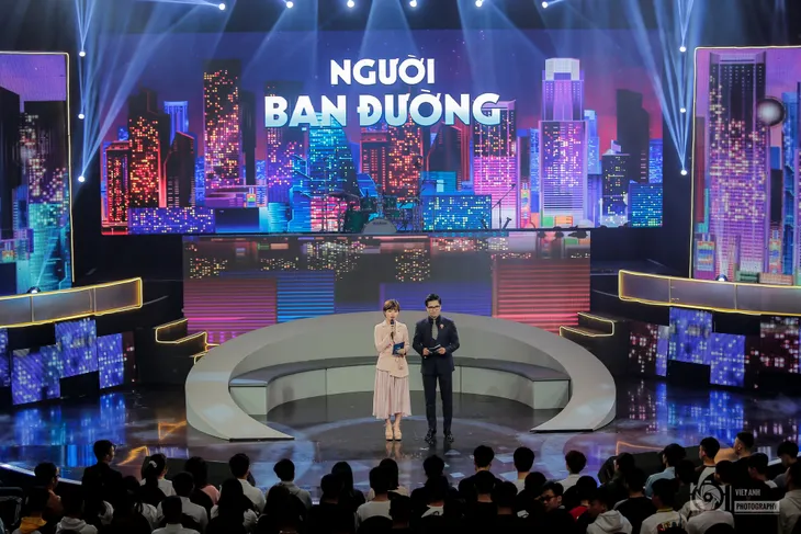 Xúc động Gala Người bạn đường lan tỏa thông điệp ý nghĩa về an toàn giao thông - Ảnh 16. Xúc động Gala Người bạn đường lan tỏa thông điệp ý nghĩa về an toàn giao thông - Ảnh 16.