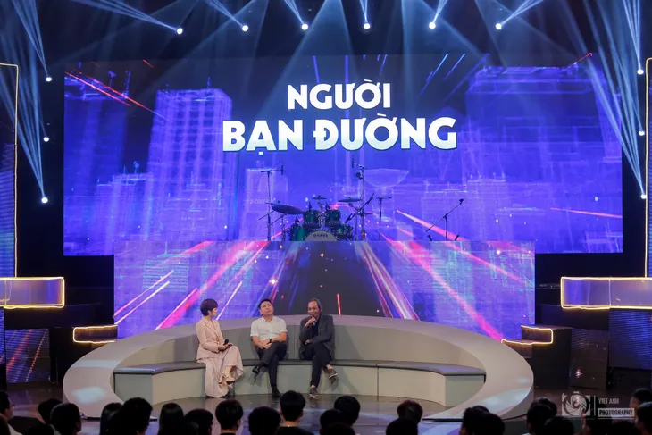 Xúc động Gala Người bạn đường lan tỏa thông điệp ý nghĩa về an toàn giao thông - Ảnh 15. Xúc động Gala Người bạn đường lan tỏa thông điệp ý nghĩa về an toàn giao thông - Ảnh 15.