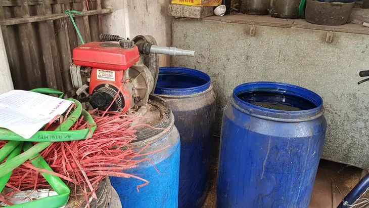 Mục sở thị dây chuyền sản xuất rượu gây ngộ độc chết người - Ảnh 3. Mục sở thị dây chuyền sản xuất rượu gây ngộ độc chết người - Ảnh 3.