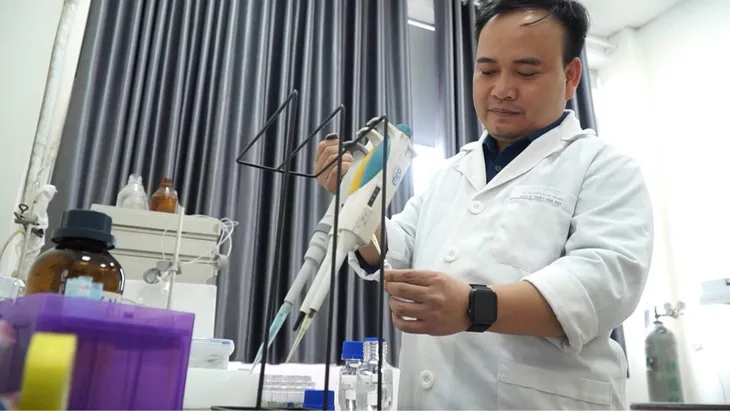 Rượu chứa cồn công nghiệp methanol - bóng ma len lỏi khó nhận biết - Ảnh 2.