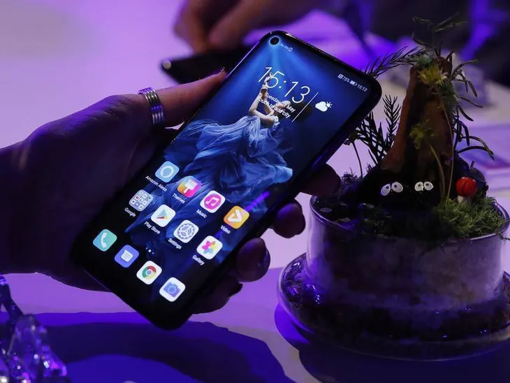 Huawei chính thức xác nhận bán con đẻ Honor - Ảnh 2. Huawei chính thức xác nhận bán con đẻ Honor - Ảnh 2.