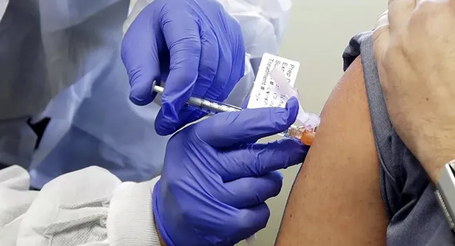 Nga chi gần 400 triệu USD tiêm phòng miễn phí vaccine COVID-19 - Ảnh 1. Nga chi gần 400 triệu USD tiêm phòng miễn phí vaccine COVID-19 - Ảnh 1.