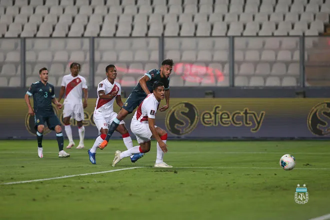 ĐT Peru 0-2 ĐT Argentina: Giữ vững vị trí nhì bảng! - Ảnh 1. ĐT Peru 0-2 ĐT Argentina: Giữ vững vị trí nhì bảng! - Ảnh 1.