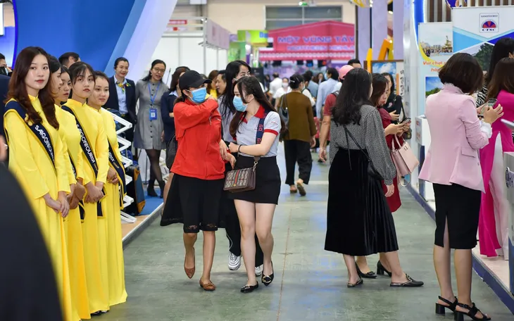 Du lịch Việt tìm cơ hội mới trong trạng thái bình thường mới - Ảnh 1. Du lịch Việt tìm cơ hội mới trong trạng thái bình thường mới - Ảnh 1.