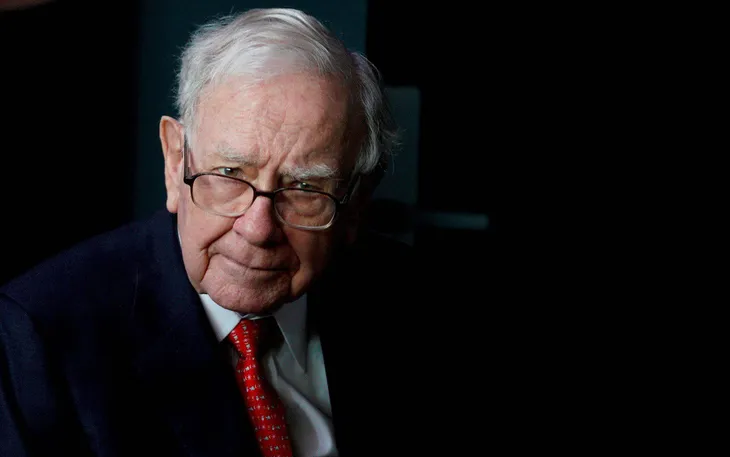 Warren Buffett mạnh tay gom cổ phiếu y tế - Ảnh 1. Warren Buffett mạnh tay gom cổ phiếu y tế - Ảnh 1.