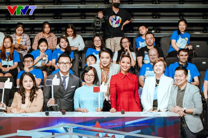 HHen Niê rạng rỡ làm giám khảo Trường Teen 2020 - Ảnh 3. HHen Niê rạng rỡ làm giám khảo Trường Teen 2020 - Ảnh 3.