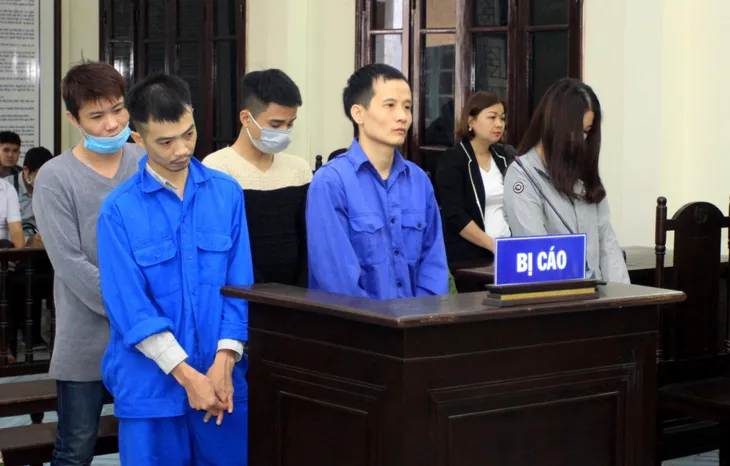 Phạt tù vợ nguyên Chủ tịch UBND Phường thuê đánh người tố cáo - Ảnh 1. Phạt tù vợ nguyên Chủ tịch UBND Phường thuê đánh người tố cáo - Ảnh 1.