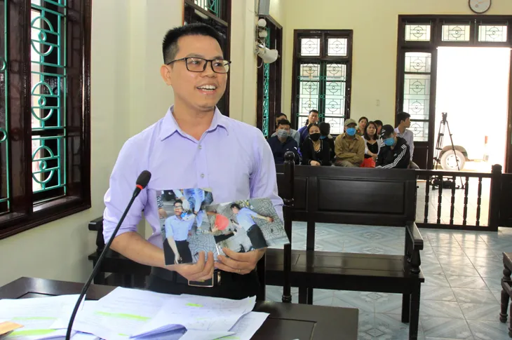 Phạt tù vợ nguyên Chủ tịch UBND Phường thuê đánh người tố cáo - Ảnh 2. Phạt tù vợ nguyên Chủ tịch UBND Phường thuê đánh người tố cáo - Ảnh 2.