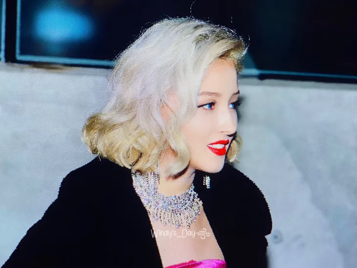 Nancy (Momoland) quyến rũ khi hóa thân thành Marilyn Monroe - Ảnh 4. Nancy (Momoland) quyến rũ khi hóa thân thành Marilyn Monroe - Ảnh 4.