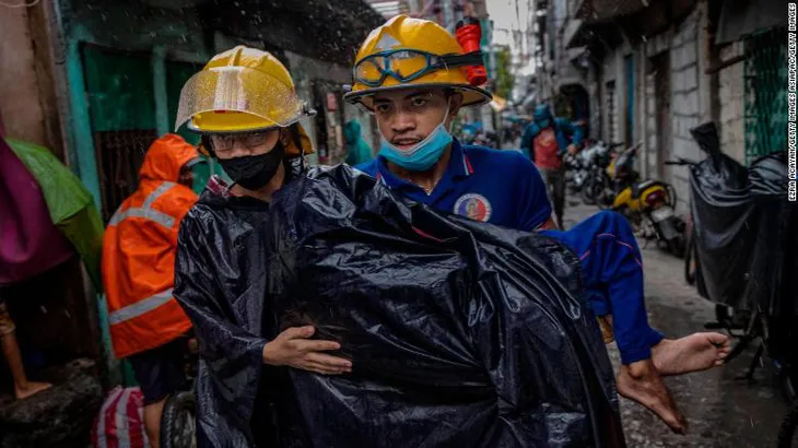Siêu bão Goni ảnh hưởng tới 2 triệu người Philippines, thiệt hại vẫn đang đánh giá - Ảnh 2. Siêu bão Goni ảnh hưởng tới 2 triệu người Philippines, thiệt hại vẫn đang đánh giá - Ảnh 2.