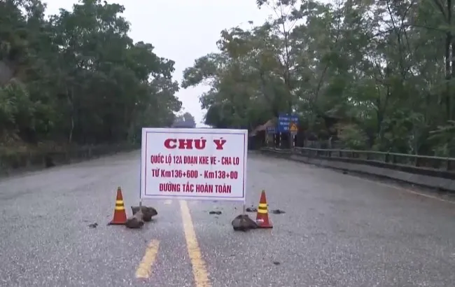 Quốc lộ 12A vẫn chưa thể thông tuyến - Ảnh 4.