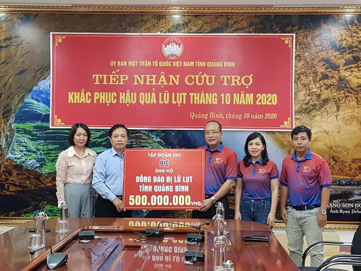 Tập đoàn DIC tiếp tục được vinh danh Top 500 Doanh nghiệp lợi nhuận tốt nhất Việt Nam năm 2020 - Ảnh 4. Tập đoàn DIC tiếp tục được vinh danh Top 500 Doanh nghiệp lợi nhuận tốt nhất Việt Nam năm 2020 - Ảnh 4.