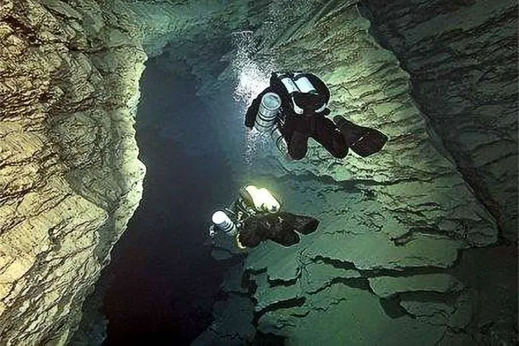 Khám phá 10 hồ nước ngầm “đẹp kỳ ảo” trên thế giới - Ảnh 1. Khám phá 10 hồ nước ngầm “đẹp kỳ ảo” trên thế giới - Ảnh 1.
