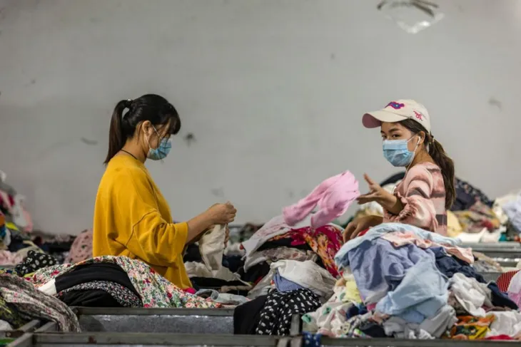 Trung Quốc đau đầu với bài toán tái chế quần áo cũ - Ảnh 3. Trung Quốc đau đầu với bài toán tái chế quần áo cũ - Ảnh 3.