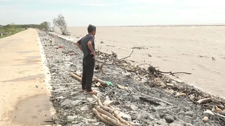 Đê biển Tây sạt lở nghiêm trọng mùa mưa bão - Ảnh 1. Đê biển Tây sạt lở nghiêm trọng mùa mưa bão - Ảnh 1.
