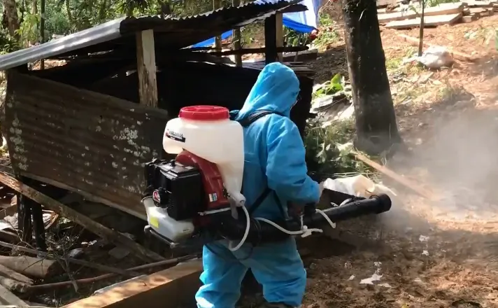 Khám, phát thuốc miễn phí cho người dân vùng sạt lở Quảng Nam - Ảnh 2. Khám, phát thuốc miễn phí cho người dân vùng sạt lở Quảng Nam - Ảnh 2.