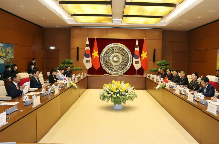 Chủ tịch Quốc hội Hàn Quốc thăm chính thức Việt Nam - Ảnh 1. Chủ tịch Quốc hội Hàn Quốc thăm chính thức Việt Nam - Ảnh 1.