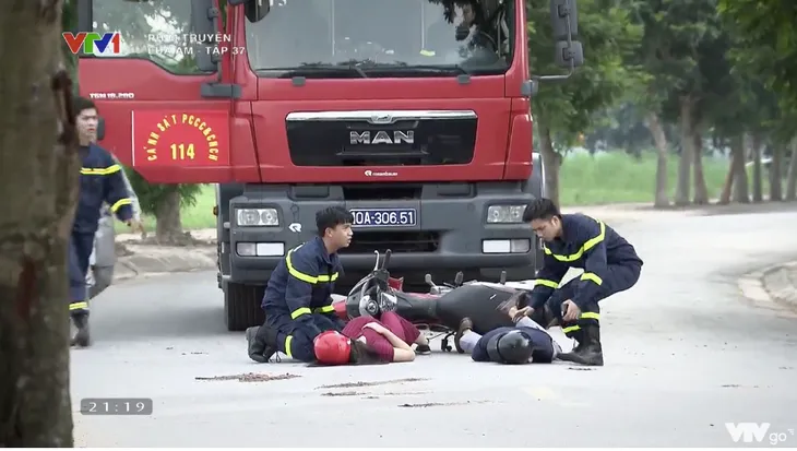 Lửa ấm - Tập 36: Giả nhân giả nghĩa đến thăm Thuỷ, Ngọc bị tạt ngay gáo nước lạnh - Ảnh 3. Lửa ấm - Tập 36: Giả nhân giả nghĩa đến thăm Thuỷ, Ngọc bị tạt ngay gáo nước lạnh - Ảnh 3.