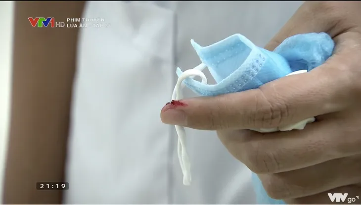 Lửa ấm - Tập 36: Giả nhân giả nghĩa đến thăm Thuỷ, Ngọc bị tạt ngay gáo nước lạnh - Ảnh 2. Lửa ấm - Tập 36: Giả nhân giả nghĩa đến thăm Thuỷ, Ngọc bị tạt ngay gáo nước lạnh - Ảnh 2.