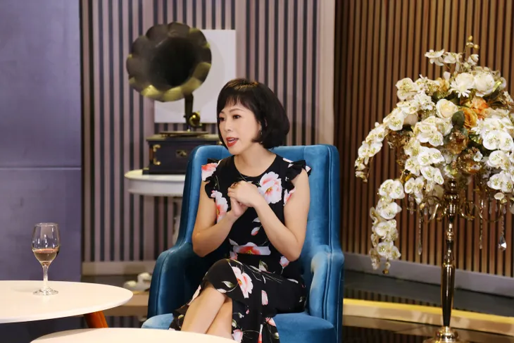 Đạo diễn Lê Hoàng bất ngờ khi biết thu nhập của ca sĩ phòng trà bằng 2-3 giáo viên cộng lại - Ảnh 2. Đạo diễn Lê Hoàng bất ngờ khi biết thu nhập của ca sĩ phòng trà bằng 2-3 giáo viên cộng lại - Ảnh 2.