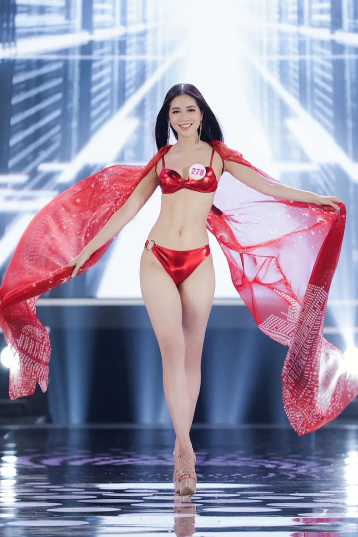 Phần thi Bikini đốt mắt tại đêm Chung kết Hoa hậu Việt Nam 2020 - Ảnh 14. Phần thi Bikini đốt mắt tại đêm Chung kết Hoa hậu Việt Nam 2020 - Ảnh 14.