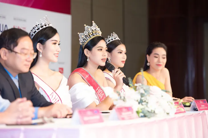 Hoa hậu Đỗ Thị Hà giải thích về phát ngôn thiếu chuẩn mực trên mạng xã hội - Ảnh 3. Hoa hậu Đỗ Thị Hà giải thích về phát ngôn thiếu chuẩn mực trên mạng xã hội - Ảnh 3.