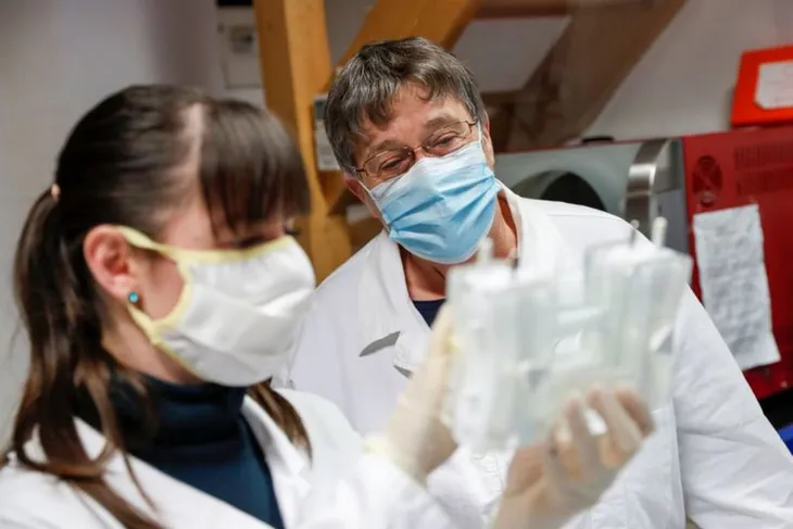 Công ty nhỏ tại Hungary nắm vai trò quan trọng trong cuộc đua vaccine COVID-19 - Ảnh 1. Công ty nhỏ tại Hungary nắm vai trò quan trọng trong cuộc đua vaccine COVID-19 - Ảnh 1.
