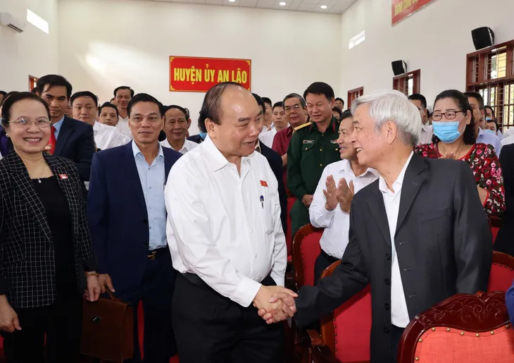 Thủ tướng Nguyễn Xuân Phúc tiếp xúc cử tri huyện An Lão (Hải Phòng) - Ảnh 1. Thủ tướng Nguyễn Xuân Phúc tiếp xúc cử tri huyện An Lão (Hải Phòng) - Ảnh 1.