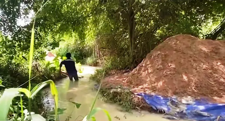 Cát tặc lộng hành ở Bà Rịa - Vũng Tàu - Ảnh 2. Cát tặc lộng hành ở Bà Rịa - Vũng Tàu - Ảnh 2.