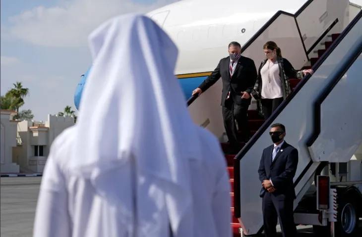 Ngoại trưởng Mỹ gặp đại diện Chính phủ Afghanistan và Taliban, thúc đẩy hòa đàm - Ảnh 1. Ngoại trưởng Mỹ gặp đại diện Chính phủ Afghanistan và Taliban, thúc đẩy hòa đàm - Ảnh 1.