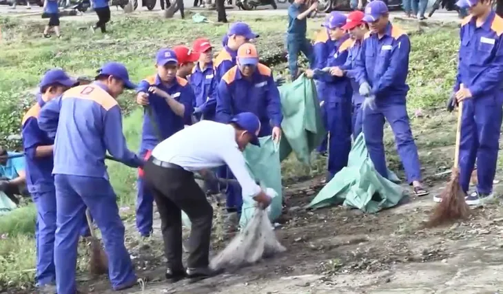 Vị giám đốc hơn 8 năm miệt mài nhặt rác ở bán đảo Sơn Trà - Ảnh 3. Vị giám đốc hơn 8 năm miệt mài nhặt rác ở bán đảo Sơn Trà - Ảnh 3.