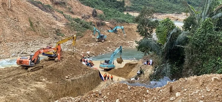 Đẩy nhanh tiến độ tìm kiếm nạn nhân ở thủy điện Rào Trăng 3 - Ảnh 7. Đẩy nhanh tiến độ tìm kiếm nạn nhân ở thủy điện Rào Trăng 3 - Ảnh 7.