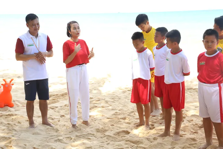 Ốc Thanh Vân bất ngờ tiết lộ tuổi thơ từng bị bạn bè cô lập - Ảnh 1. Ốc Thanh Vân bất ngờ tiết lộ tuổi thơ từng bị bạn bè cô lập - Ảnh 1.