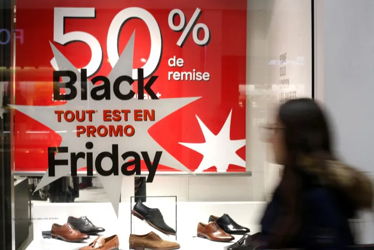 Doanh nghiệp bán lẻ châu Âu lo thua cuộc trước Amazon mùa Black Friday - Ảnh 1. Doanh nghiệp bán lẻ châu Âu lo thua cuộc trước Amazon mùa Black Friday - Ảnh 1.