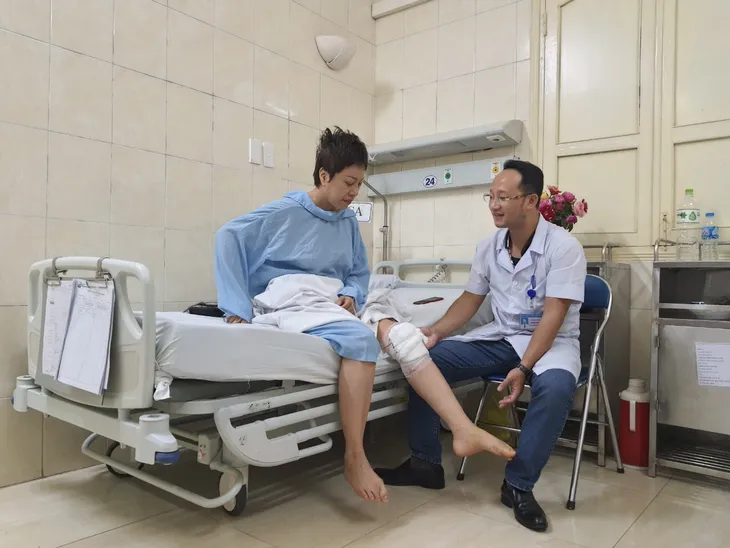 Điều trị chấn thương khớp gối - nhìn từ một ca chấn thương thể thao điển hình - Ảnh 1. Điều trị chấn thương khớp gối - nhìn từ một ca chấn thương thể thao điển hình - Ảnh 1.