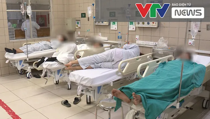 Hàng loạt vụ ngộ độc, cần siết chặt quản lý sản xuất, kinh doanh rượu - Ảnh 1. Hàng loạt vụ ngộ độc, cần siết chặt quản lý sản xuất, kinh doanh rượu - Ảnh 1.