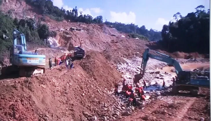 Đẩy nhanh tiến độ tìm kiếm nạn nhân ở thủy điện Rào Trăng 3 - Ảnh 1. Đẩy nhanh tiến độ tìm kiếm nạn nhân ở thủy điện Rào Trăng 3 - Ảnh 1.