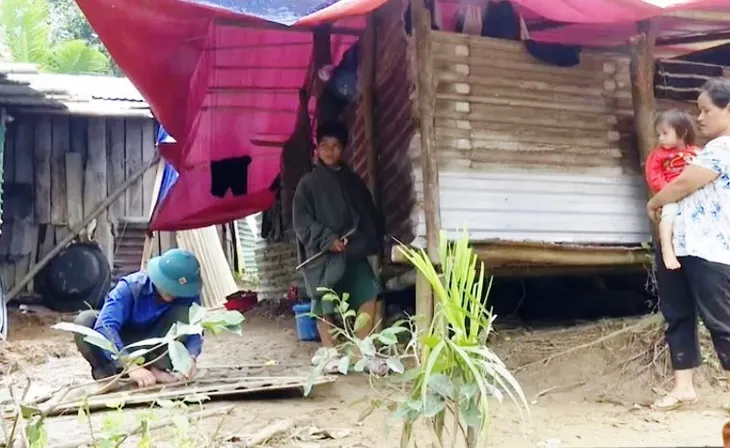 Sau lũ quét, sạt lở miền Trung, nhiều gia đình không còn nhà để trở về - Ảnh 1. Sau lũ quét, sạt lở miền Trung, nhiều gia đình không còn nhà để trở về - Ảnh 1.