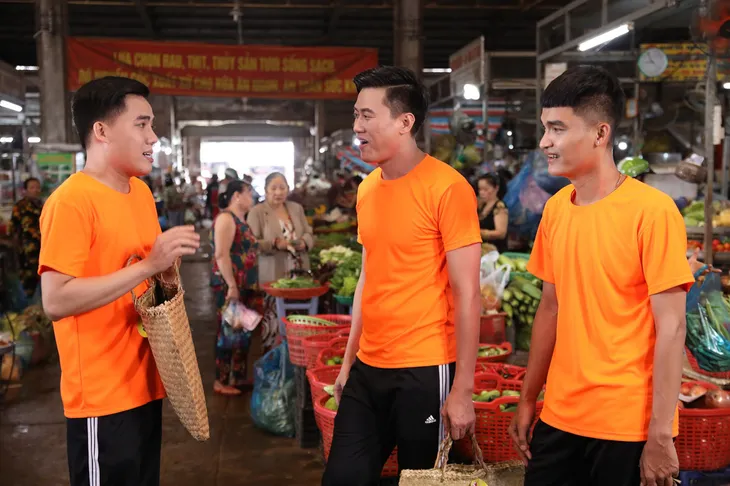Mạc Văn Khoa khoái chí vì chơi xỏ được khách mời Ẩm thực kỳ thú - Ảnh 2. Mạc Văn Khoa khoái chí vì chơi xỏ được khách mời Ẩm thực kỳ thú - Ảnh 2.