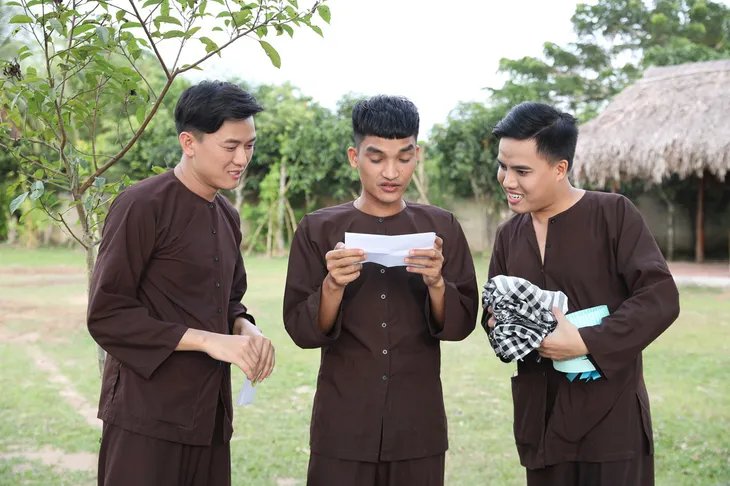 Mạc Văn Khoa khoái chí vì chơi xỏ được khách mời Ẩm thực kỳ thú - Ảnh 4. Mạc Văn Khoa khoái chí vì chơi xỏ được khách mời Ẩm thực kỳ thú - Ảnh 4.