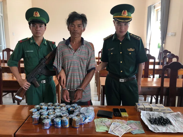 Bắt đối tượng dùng thuốc nổ đánh bắt hải sản trái phép ở đảo Nam Du - Ảnh 1. Bắt đối tượng dùng thuốc nổ đánh bắt hải sản trái phép ở đảo Nam Du - Ảnh 1.