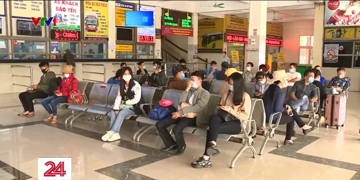 Từ chối vận chuyển hành khách không đeo khẩu trang trên các phương tiện công cộng - Ảnh 2. Từ chối vận chuyển hành khách không đeo khẩu trang trên các phương tiện công cộng - Ảnh 2.
