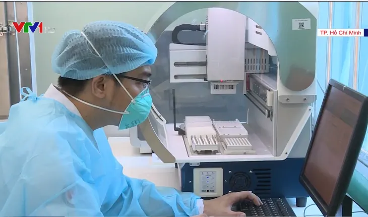 Bệnh viện chủ động tầm soát kép ngăn chặn lây lan COVID-19 - Ảnh 1. Bệnh viện chủ động tầm soát kép ngăn chặn lây lan COVID-19 - Ảnh 1.