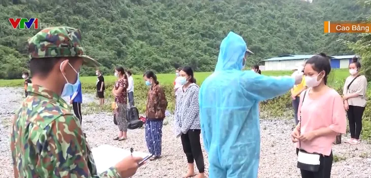 Kiểm soát chặt ở biên giới phòng chống COVID-19 do nhập cảnh trái phép còn gia tăng - Ảnh 1. Kiểm soát chặt ở biên giới phòng chống COVID-19 do nhập cảnh trái phép còn gia tăng - Ảnh 1.
