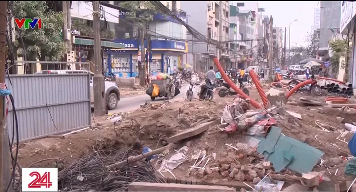 Hà Nội: Tuyến phố hơn 400m ì ạch thi công 2 năm chưa xong - Ảnh 1. Hà Nội: Tuyến phố hơn 400m ì ạch thi công 2 năm chưa xong - Ảnh 1.