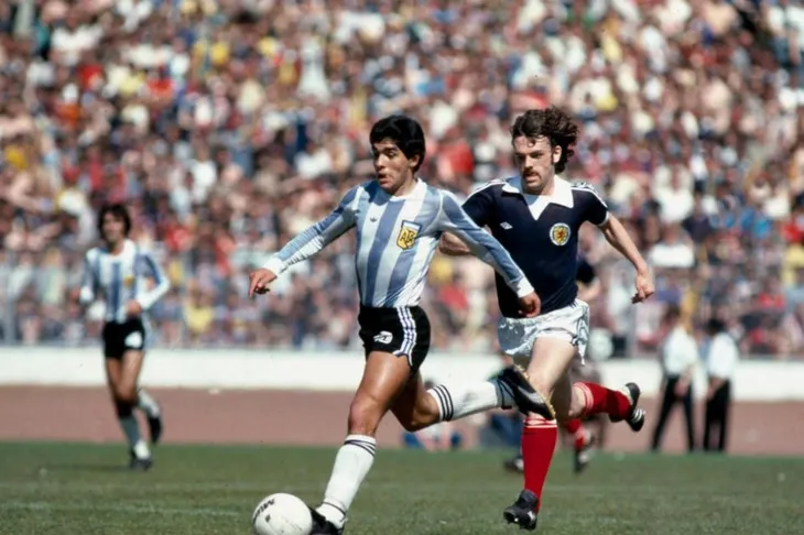 Diego Maradona - Tiểu sử và thành tích của “cậu bé vàng” Argentina - Ảnh 8. Diego Maradona - Tiểu sử và thành tích của “cậu bé vàng” Argentina - Ảnh 8.