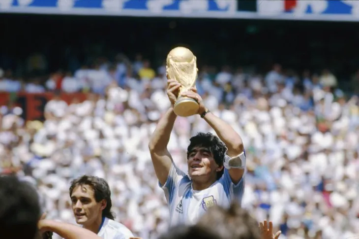 Diego Maradona - Tiểu sử và thành tích của “cậu bé vàng” Argentina - Ảnh 7. Diego Maradona - Tiểu sử và thành tích của “cậu bé vàng” Argentina - Ảnh 7.