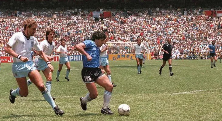 Diego Maradona - Tiểu sử và thành tích của “cậu bé vàng” Argentina - Ảnh 10. Diego Maradona - Tiểu sử và thành tích của “cậu bé vàng” Argentina - Ảnh 10.